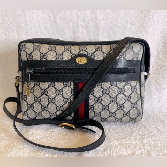 🚨SOLD🚨Gucci Vintage GG Monogram Supreme Sherry Web Ophidia Camera Shoulder Bag. - Picture 1 of 16